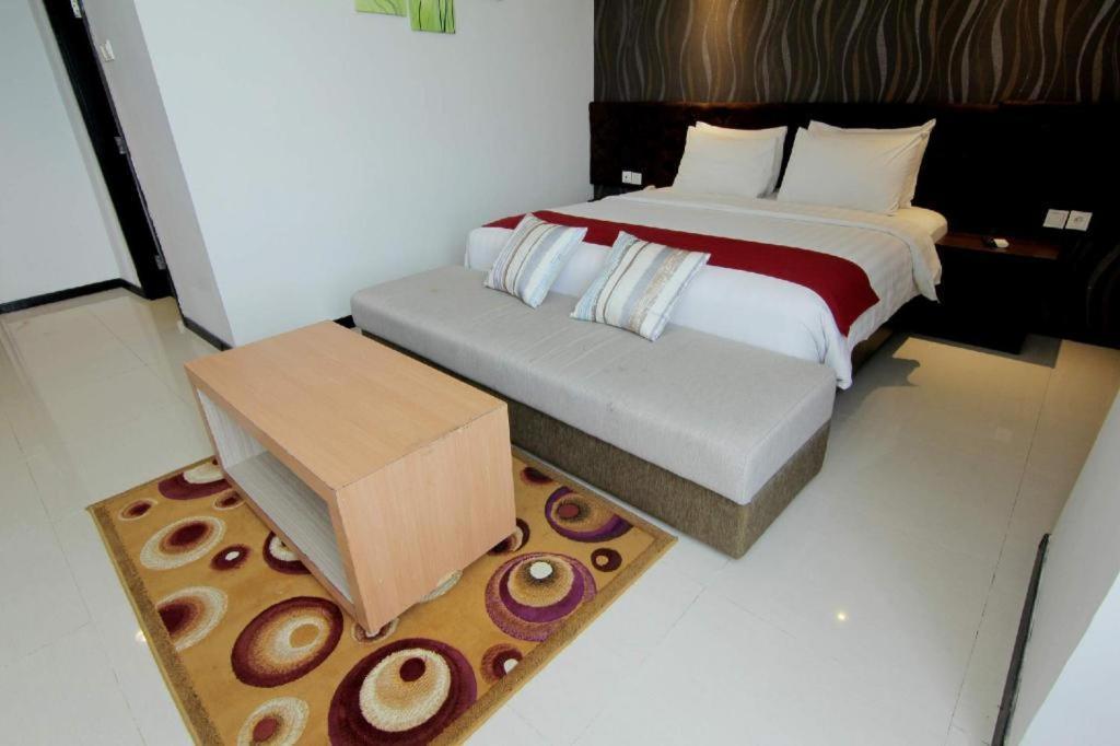 The Sun Hotel Madiun Exterior foto