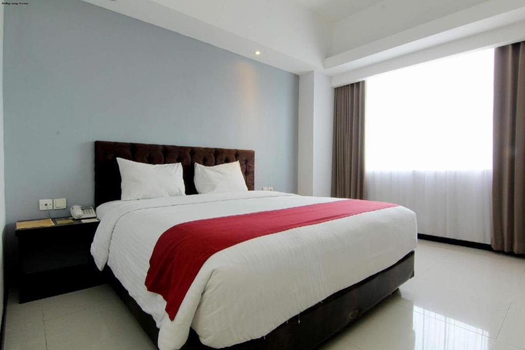 The Sun Hotel Madiun Exterior foto