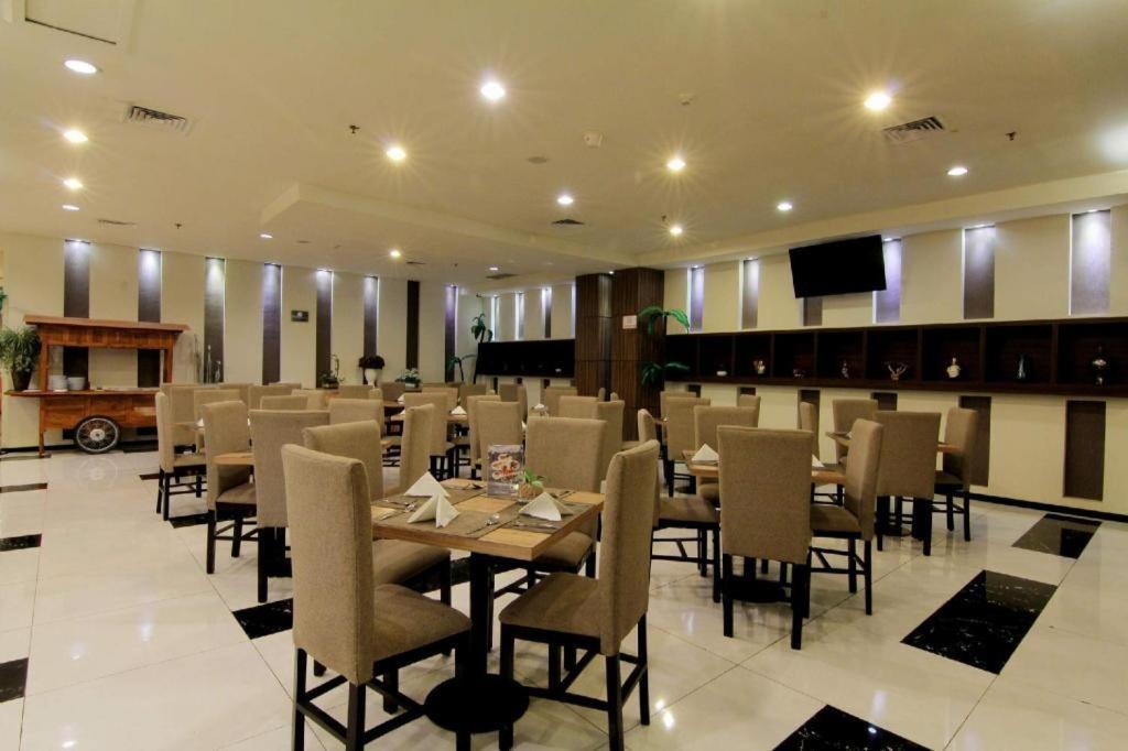 The Sun Hotel Madiun Exterior foto
