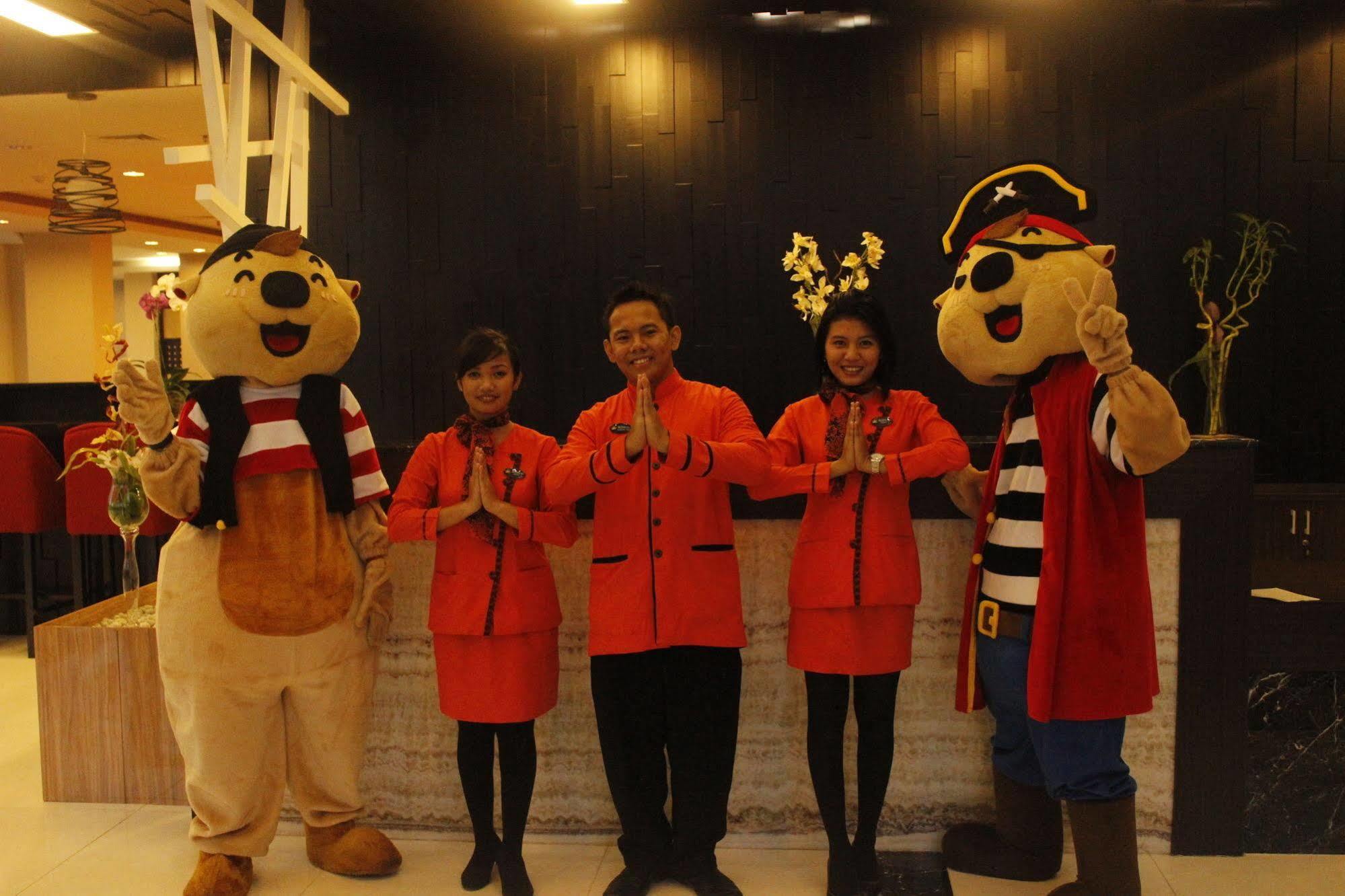 The Sun Hotel Madiun Exterior foto