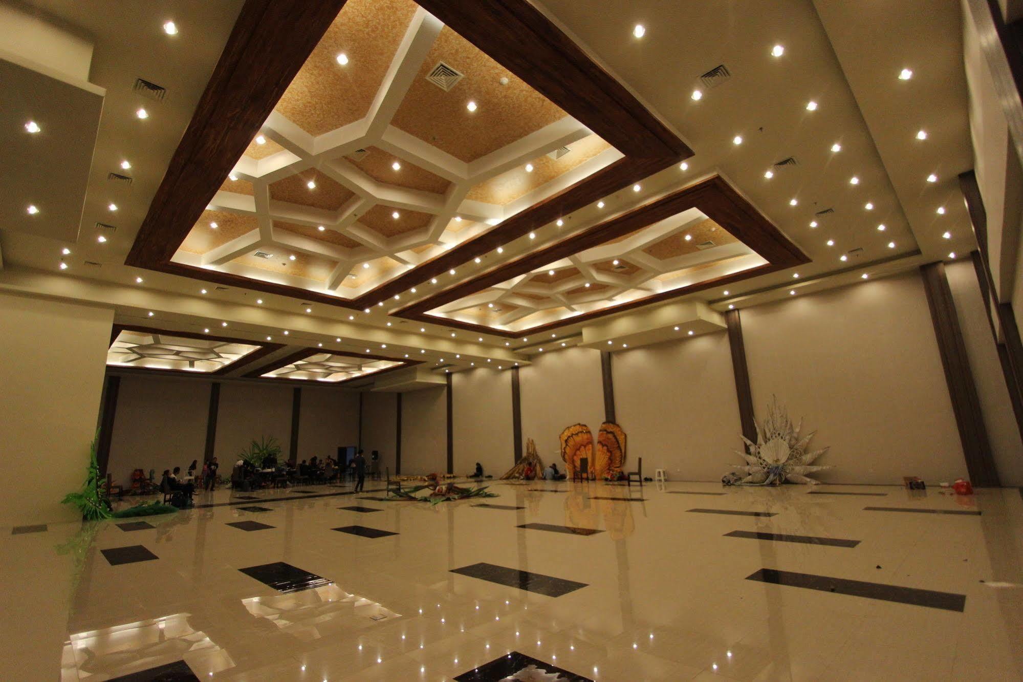The Sun Hotel Madiun Exterior foto