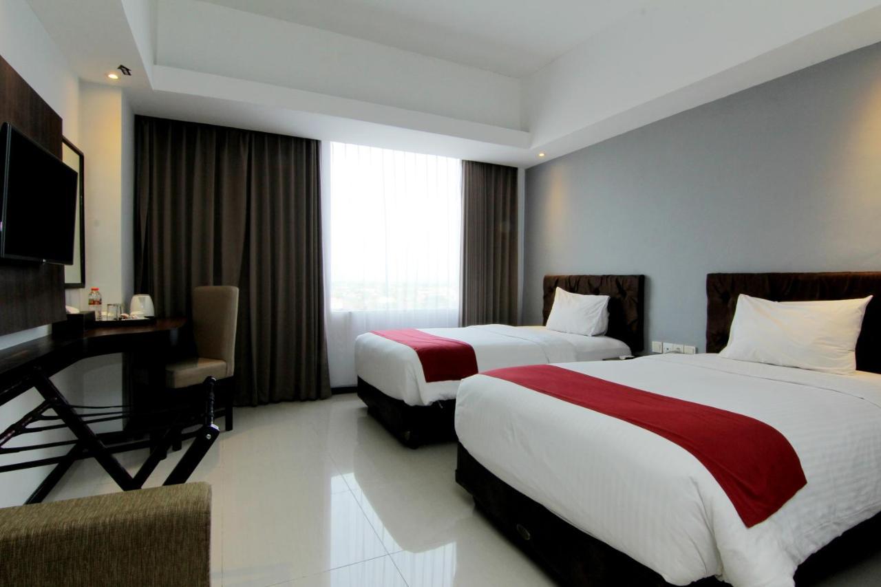 The Sun Hotel Madiun Exterior foto