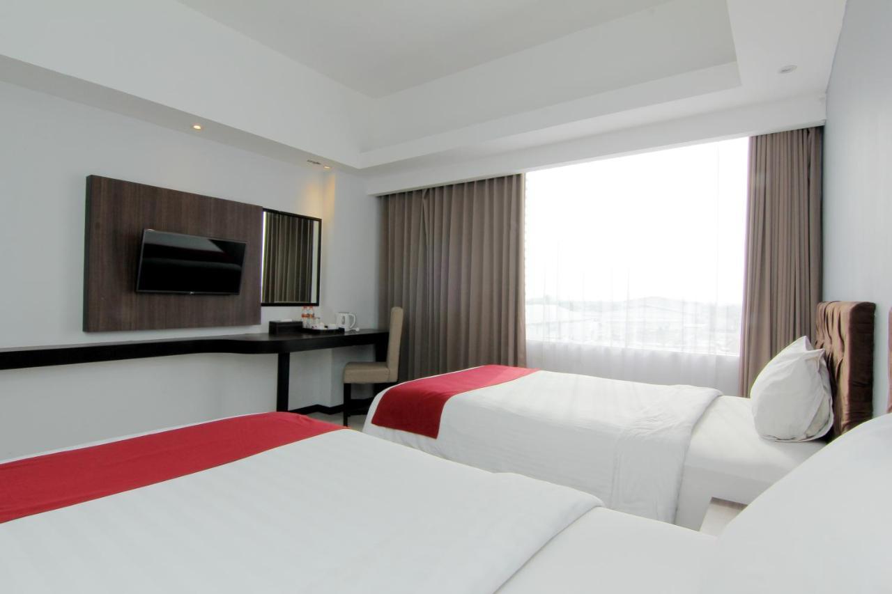 The Sun Hotel Madiun Exterior foto