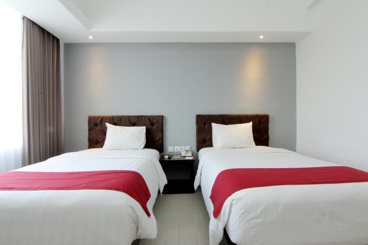 The Sun Hotel Madiun Exterior foto