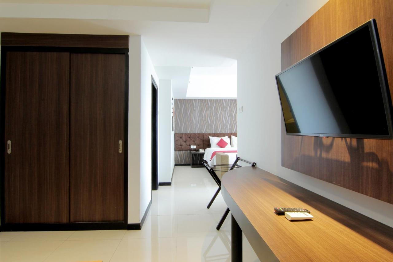 The Sun Hotel Madiun Exterior foto